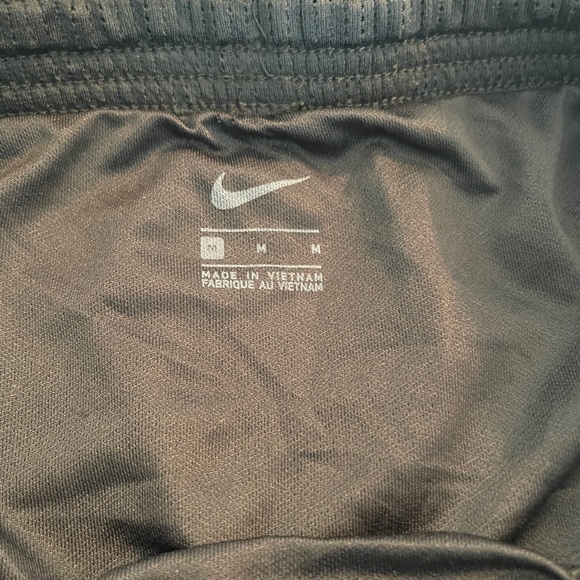 Nike Swoosh Run women’s running shorts size medium - Picture 14 of 15